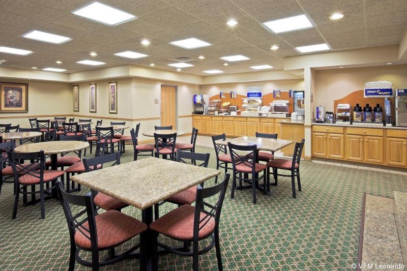 Holiday Inn Express Hotel & Suites Elkhart-South Bagian luar foto