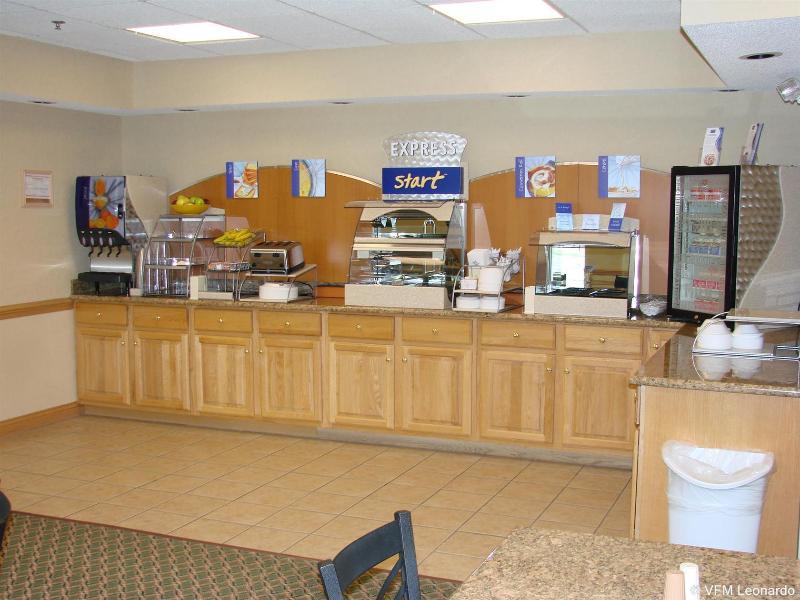 Holiday Inn Express Hotel & Suites Elkhart-South Bagian luar foto