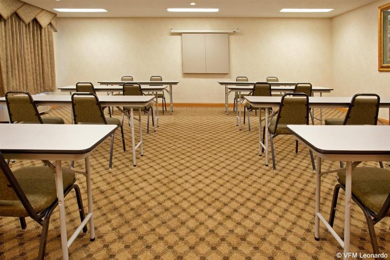 Holiday Inn Express Hotel & Suites Elkhart-South Bagian luar foto